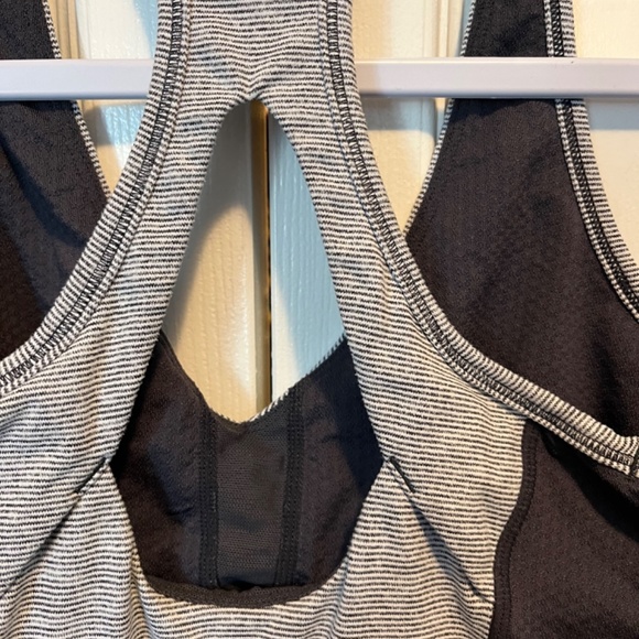 Lululemon size 6 racerback top - Picture 6 of 6